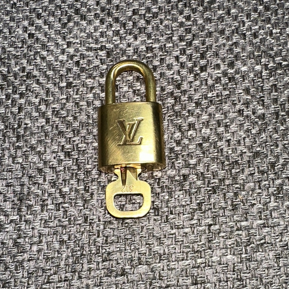 Louis Vuitton Luxurious Gold Lock 312